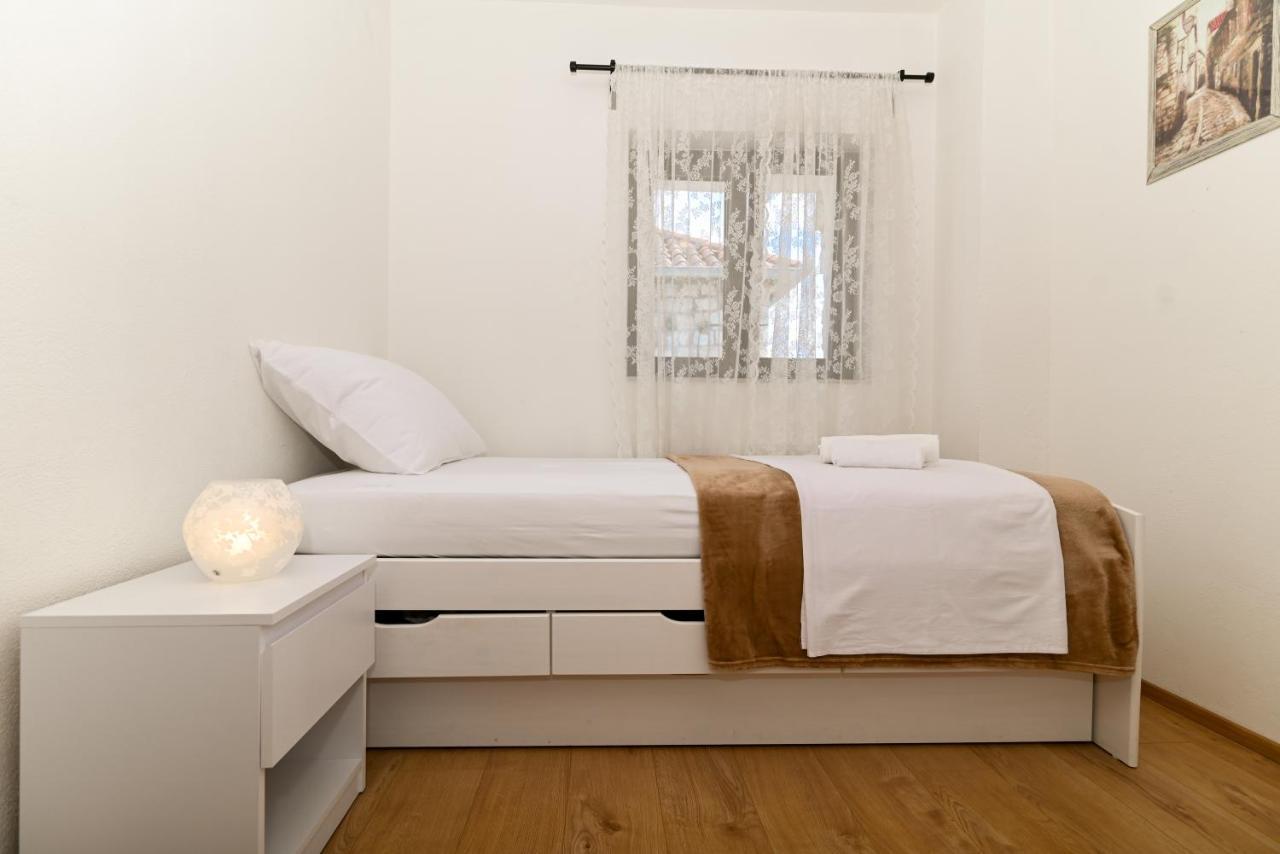 Apartman Ciciliani トロギール エクステリア 写真